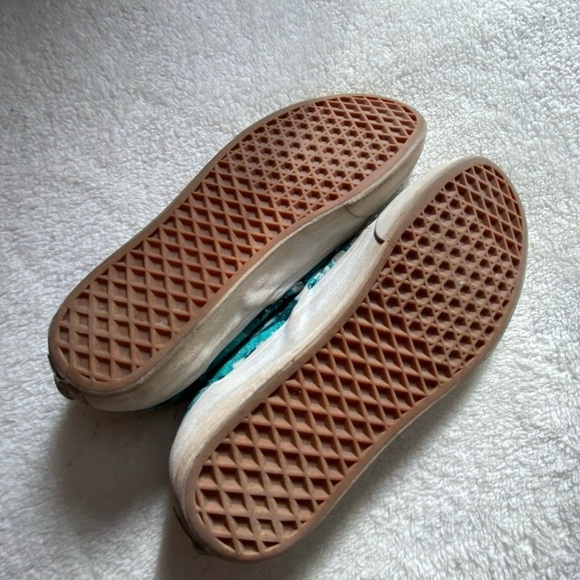 Vans - Picture 2 of 2